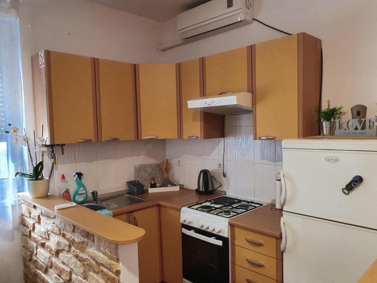 Apartment Laura & Lucija โอซีเยก ภายนอก รูปภาพ