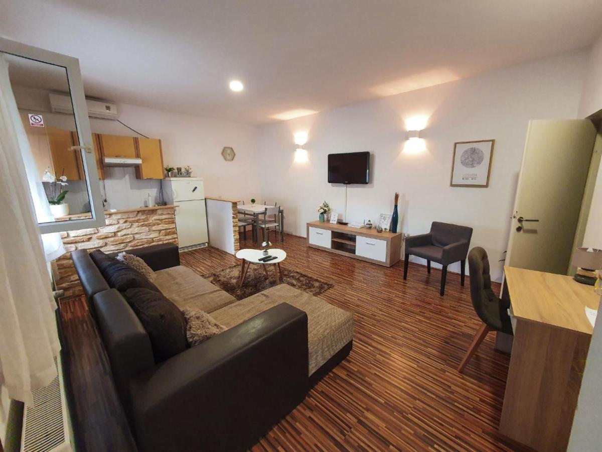 Apartment Laura & Lucija โอซีเยก ภายนอก รูปภาพ