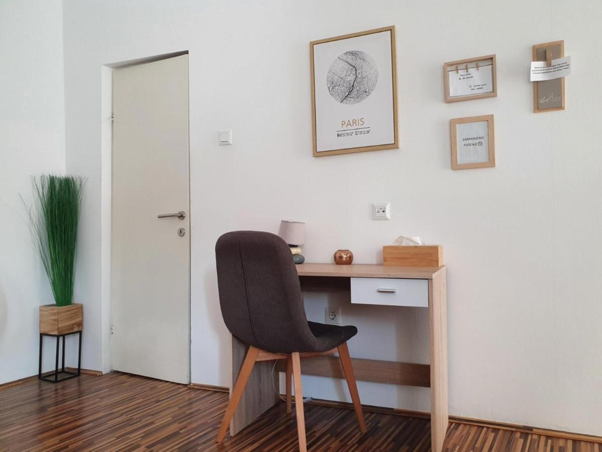 Apartment Laura & Lucija โอซีเยก ภายนอก รูปภาพ